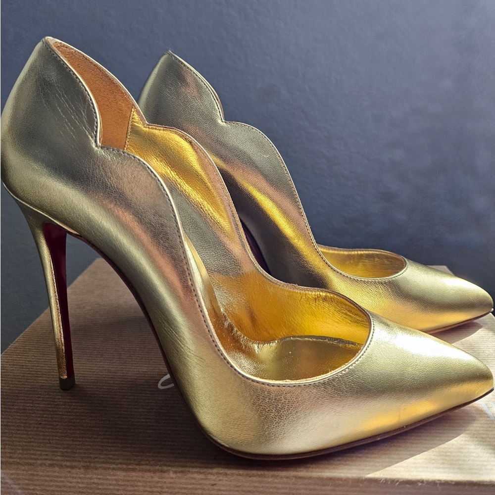 Christian Louboutin Hot Chick  
RARE